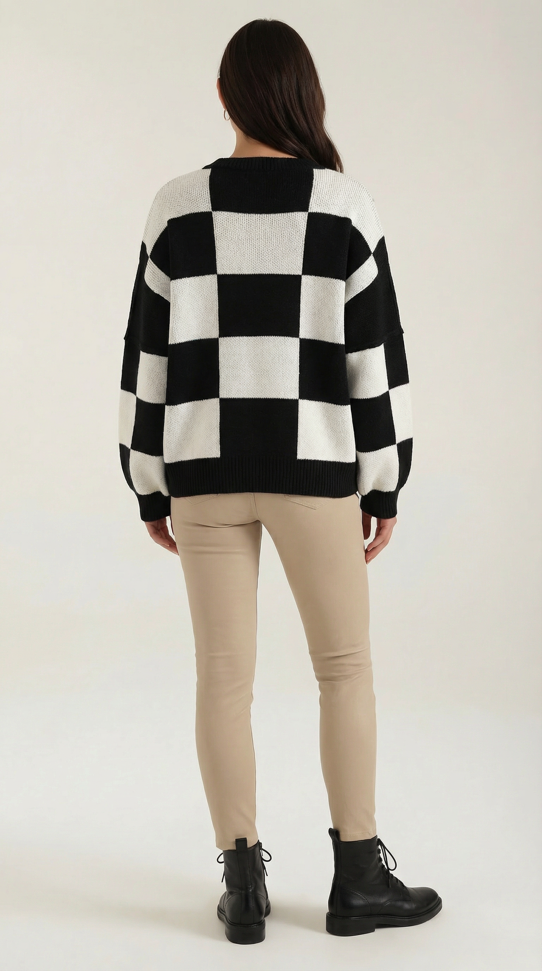 Knitted sweater with a check design